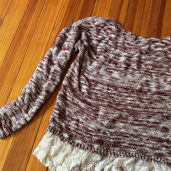 Red and white with lace sweater - Picture 5 of 6